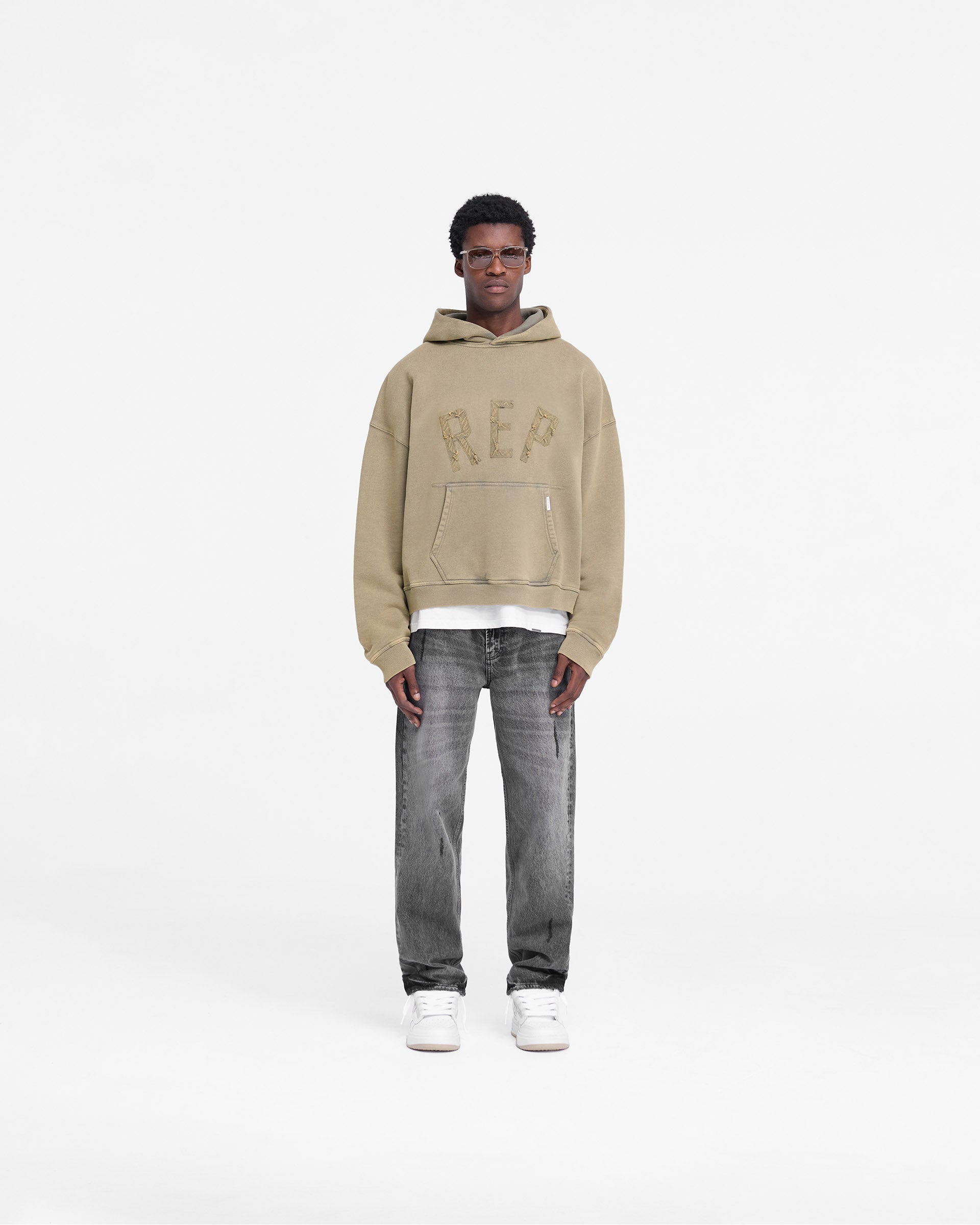 Sweat à capuche avec appliqué Rep - Fauve