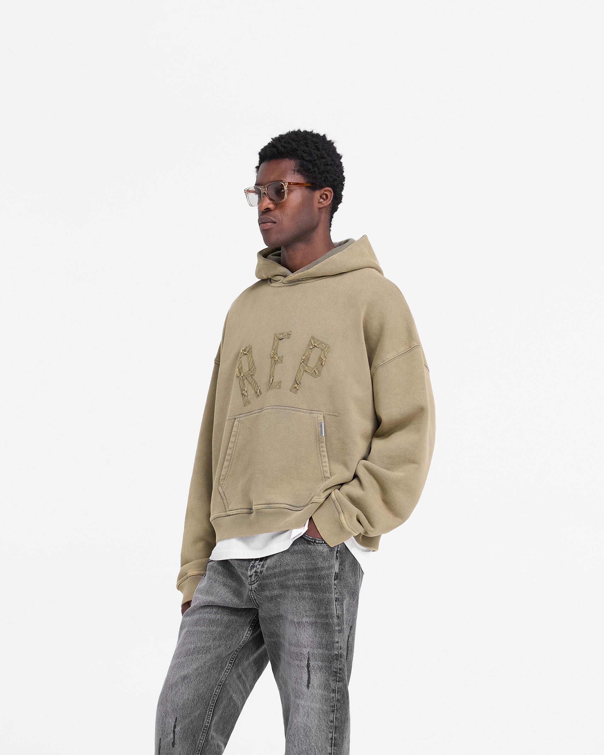 Sweat à capuche avec appliqué Rep - Fauve