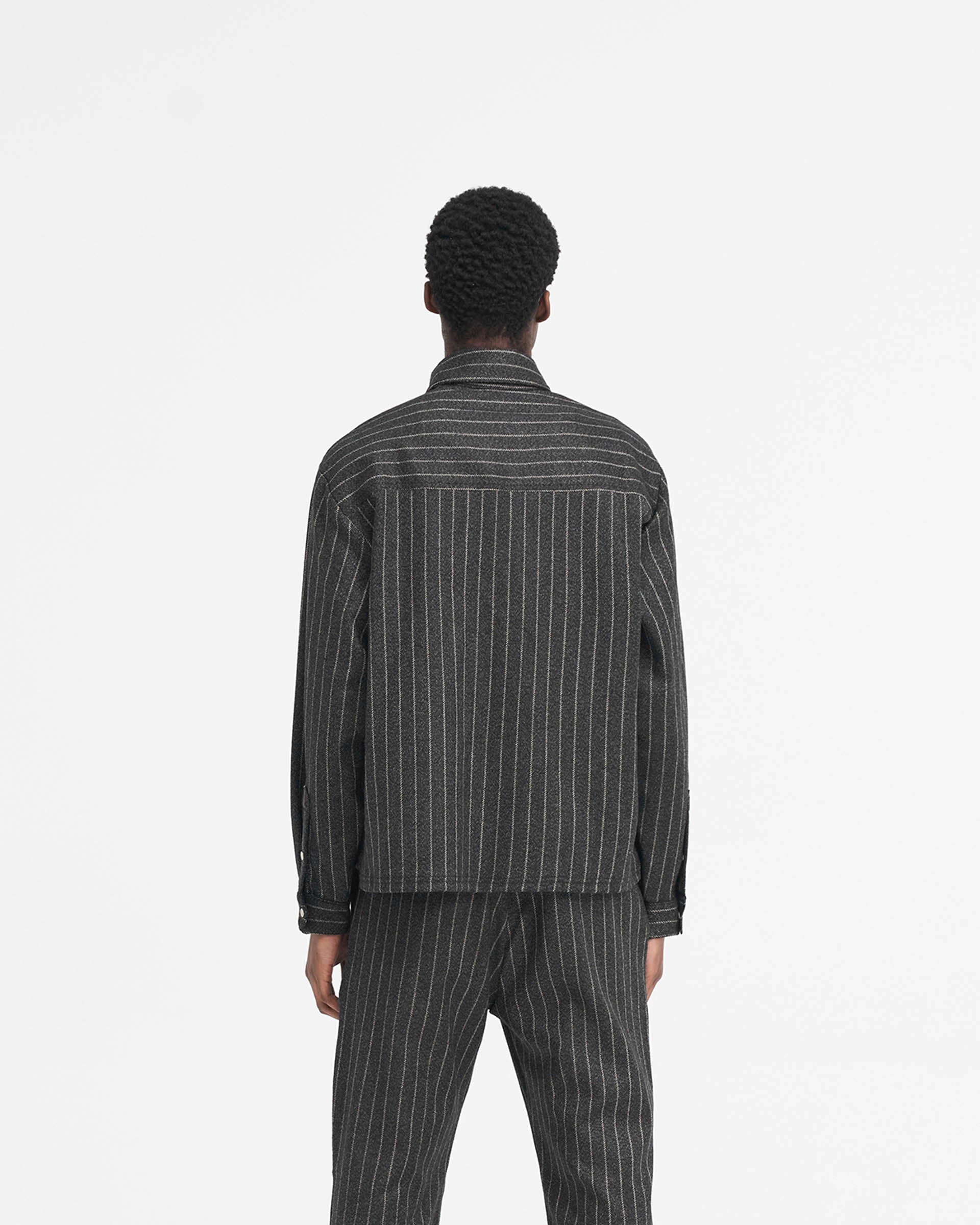 Chemise courte à rayures noires