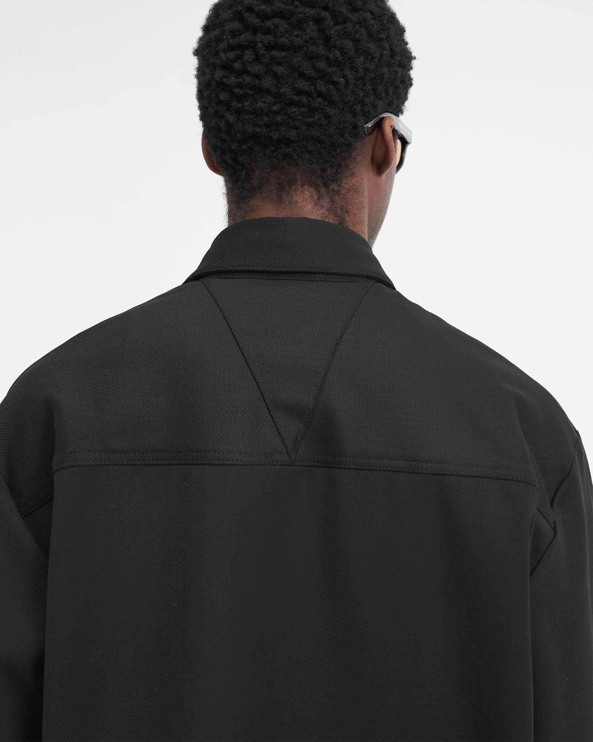 Kurzes Hemd mit Initialen-Print - Schwarz