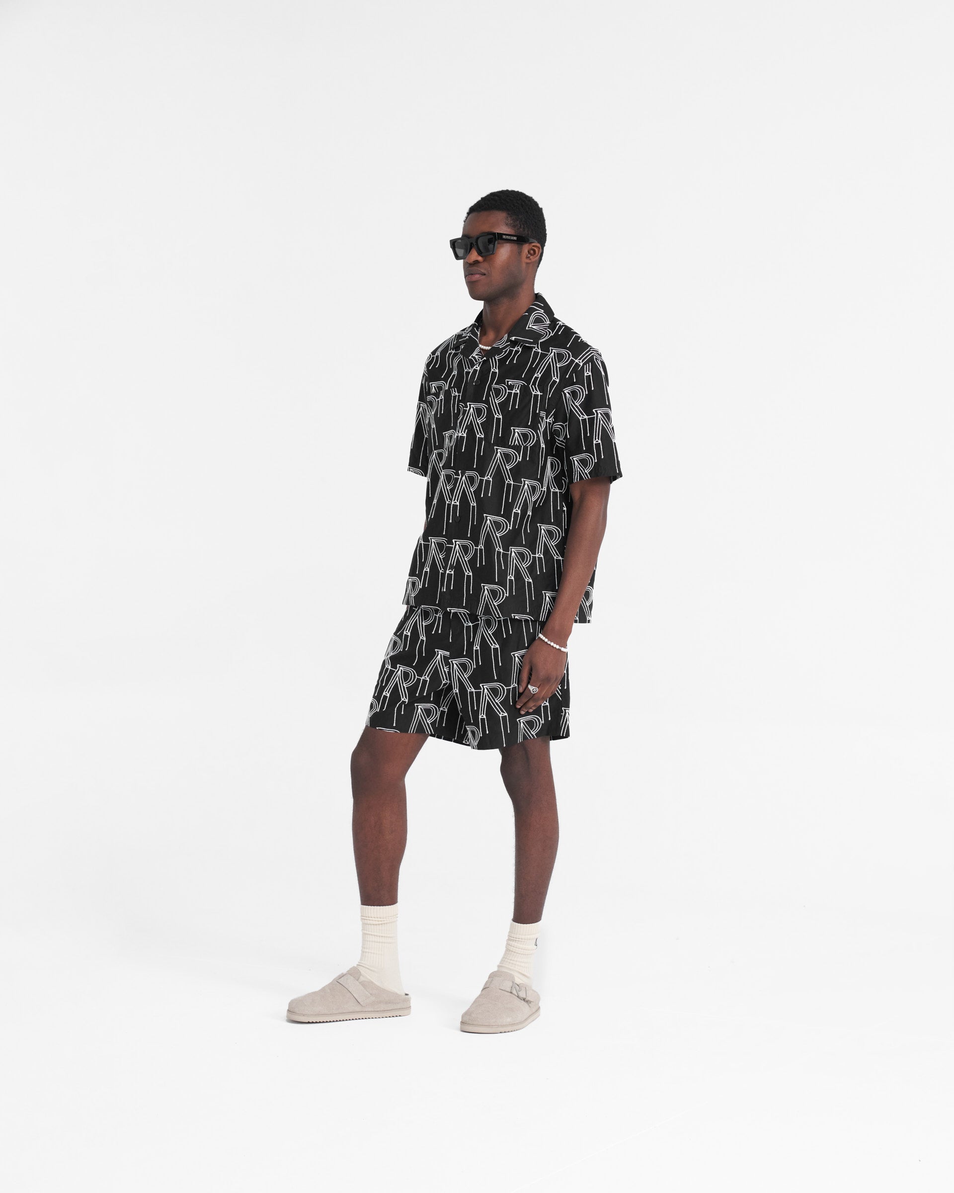 Overshirt mit aufgesticktem Initial - Schwarz