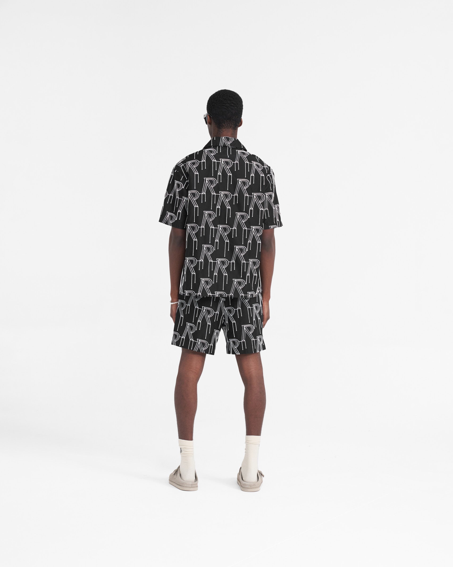 Overshirt mit aufgesticktem Initial - Schwarz