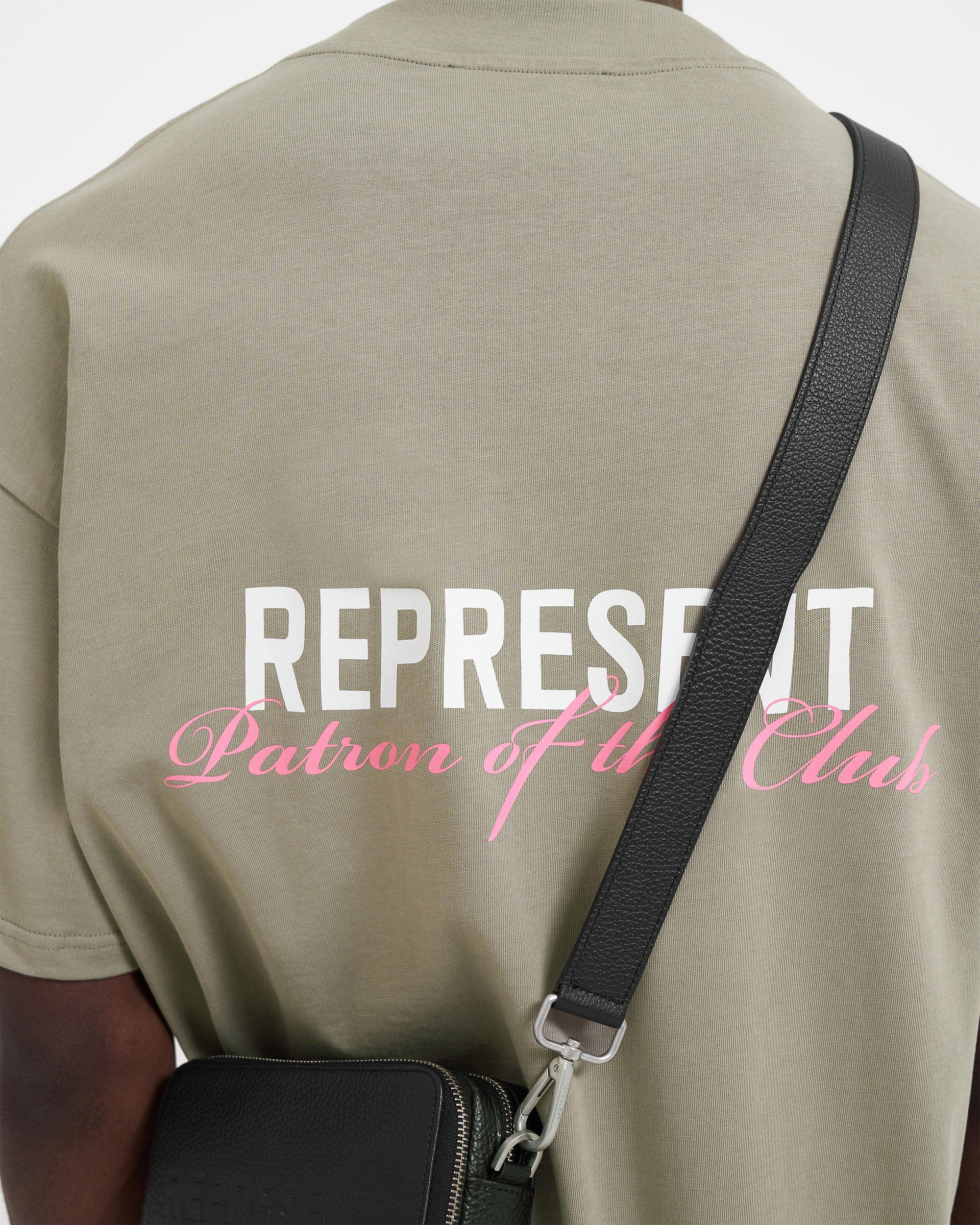 Patron des Clubs T-Shirt - Khaki Pink