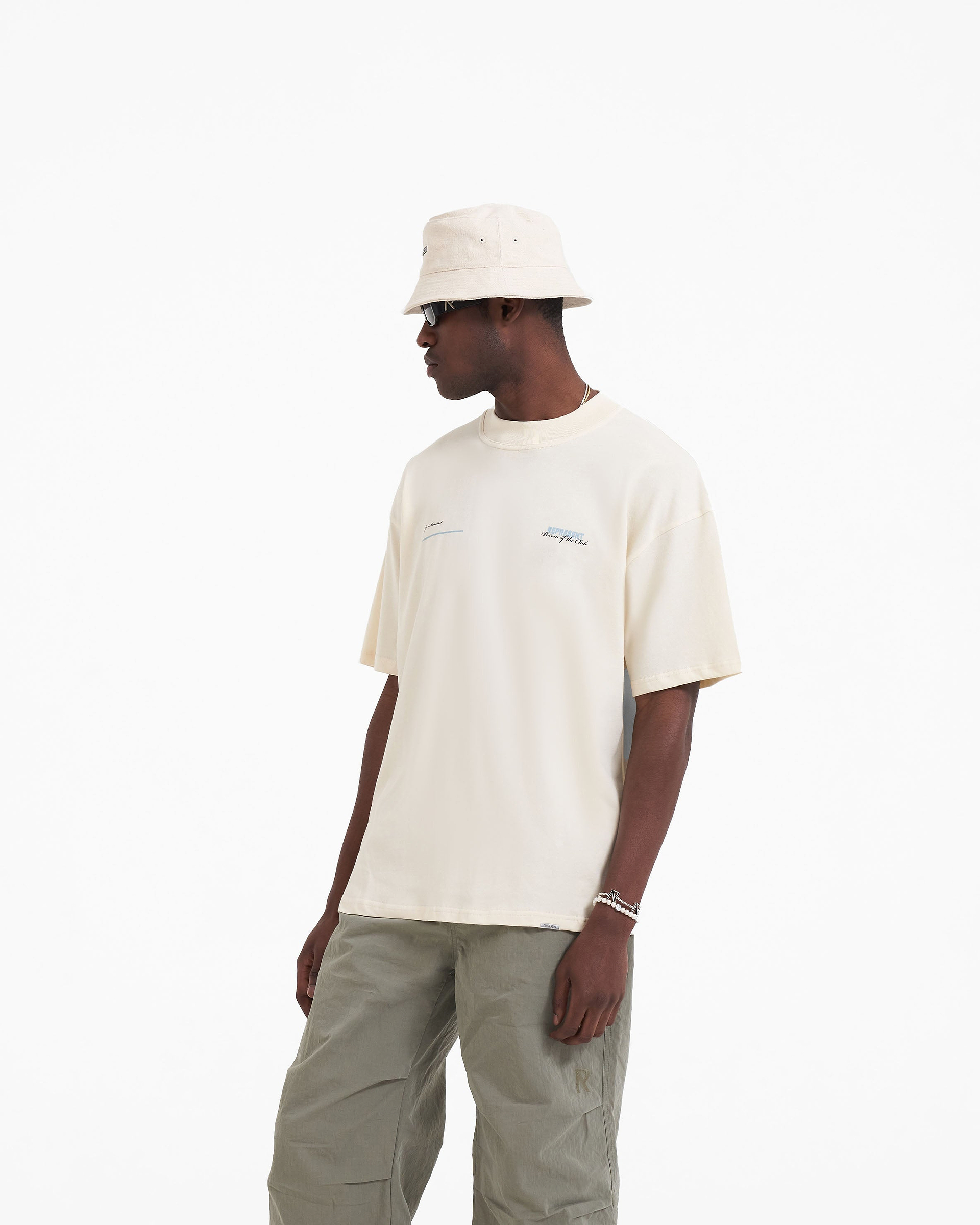 Patron Of The Club T-Shirt - Buttercreme Puderblau