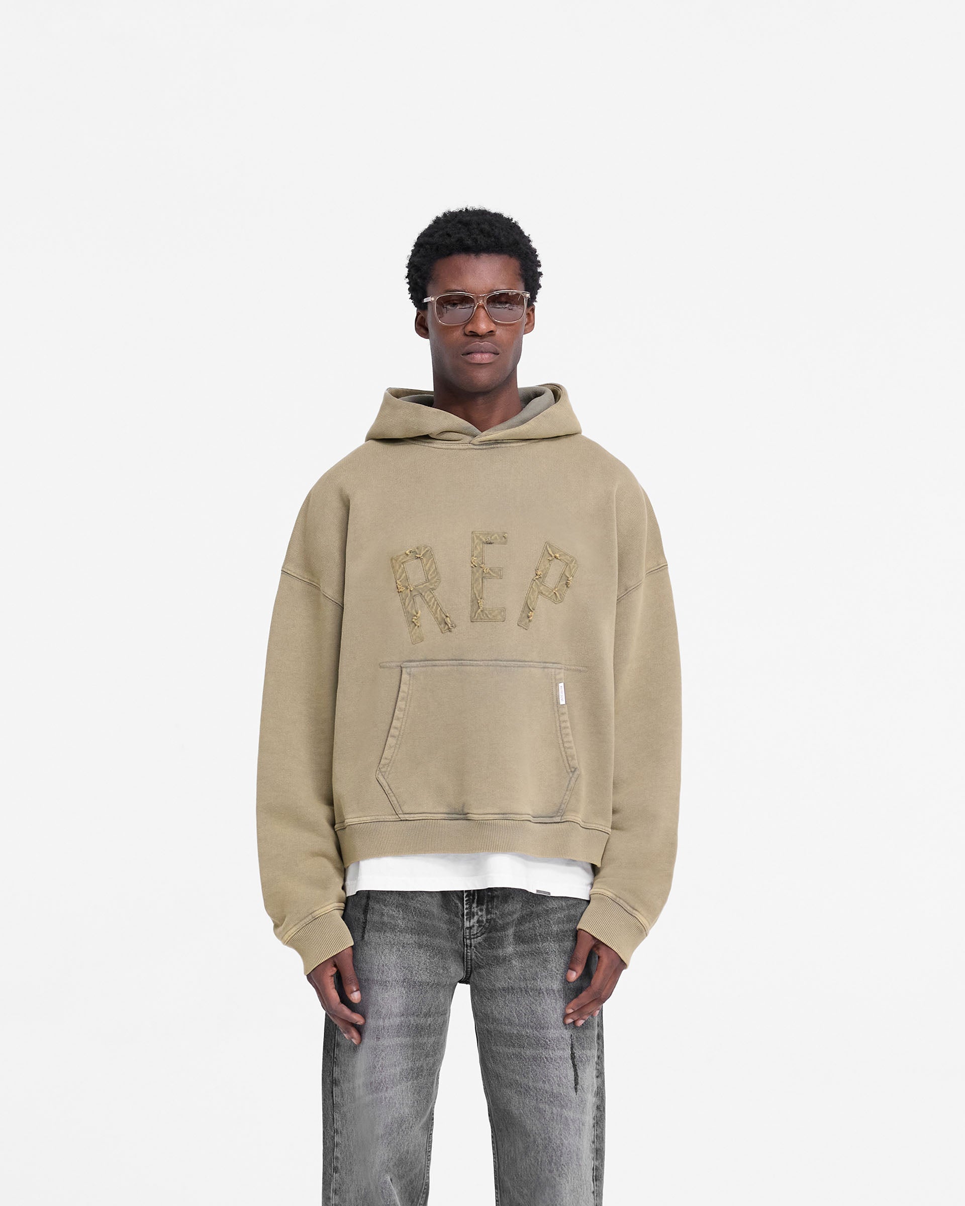 Sweat à capuche avec appliqué Rep - Fauve