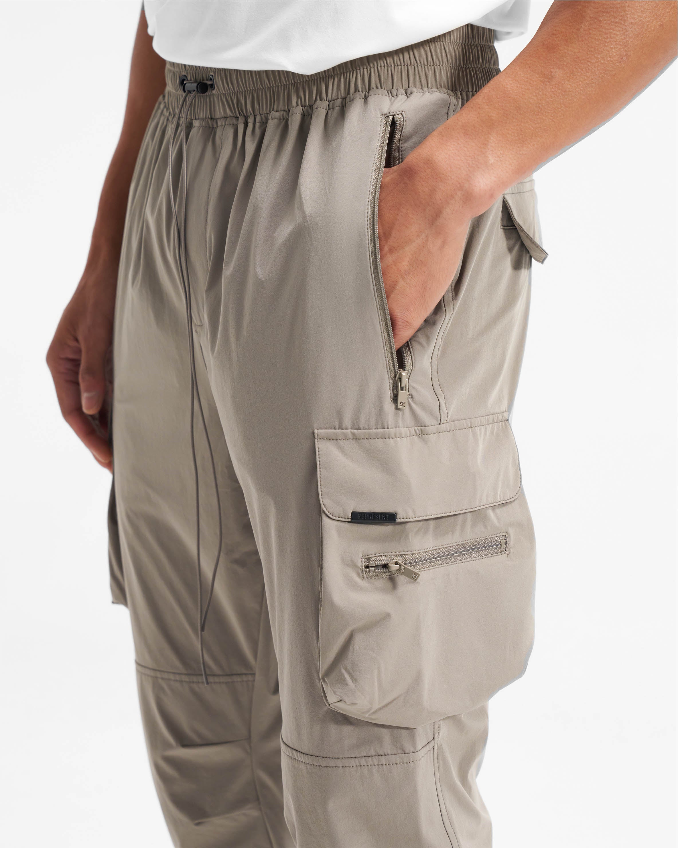 パンツ SOUMO for Graphpaper Cargo Trousers R/N 大人のカーゴパンツ】ミリタリーなのに上品。グラフペーパーの