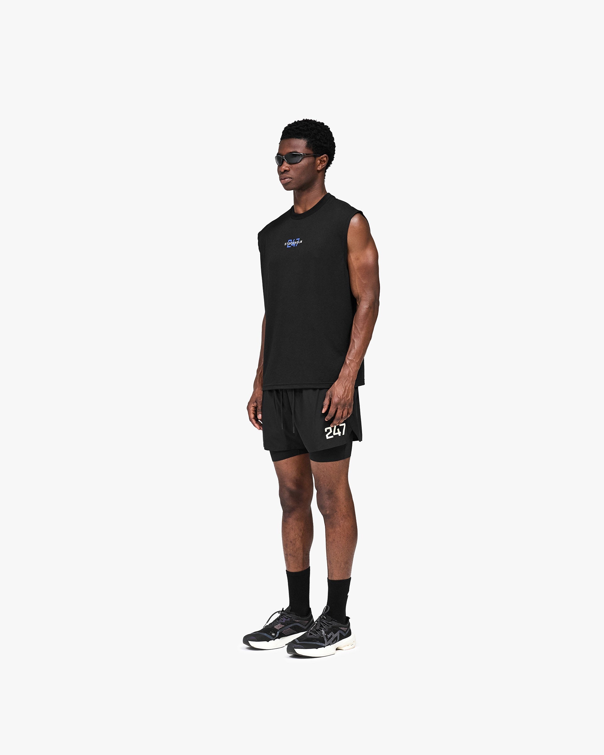 オソンミン ヨントントレカ 247 Stockholm Oversized Tank Jet Black | Performance Tank | REPRESENT