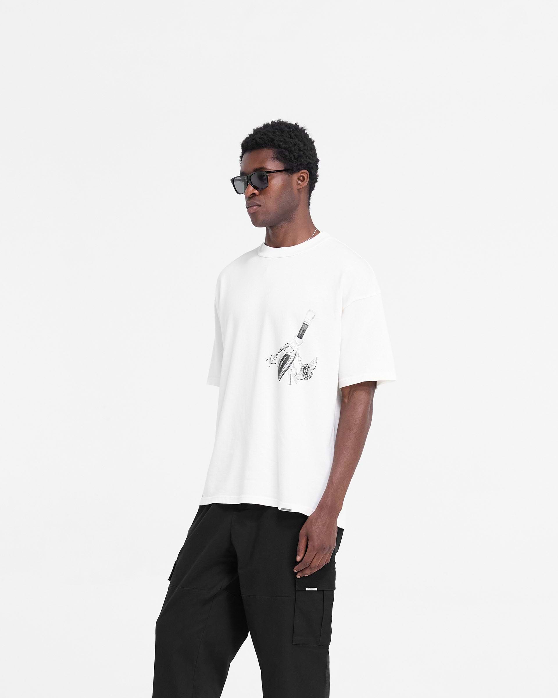 REPRESENT｜SHORT-SLEEVED ROUND NECK T-SHIRTS (M05149 143 Keys to the Club T-Shirt | Flat White | REPRESENT