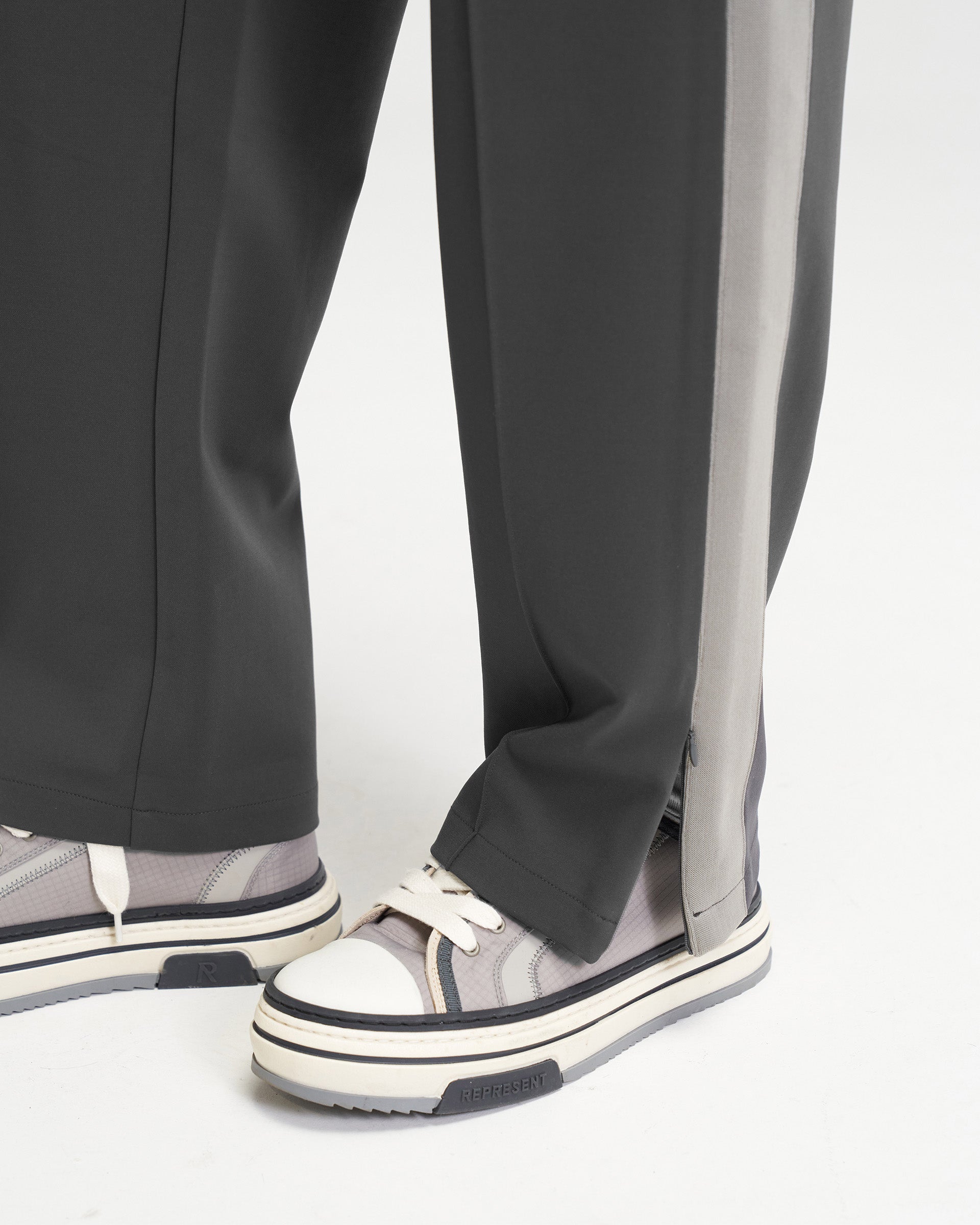 Initial Tracksuit Pant - Grey