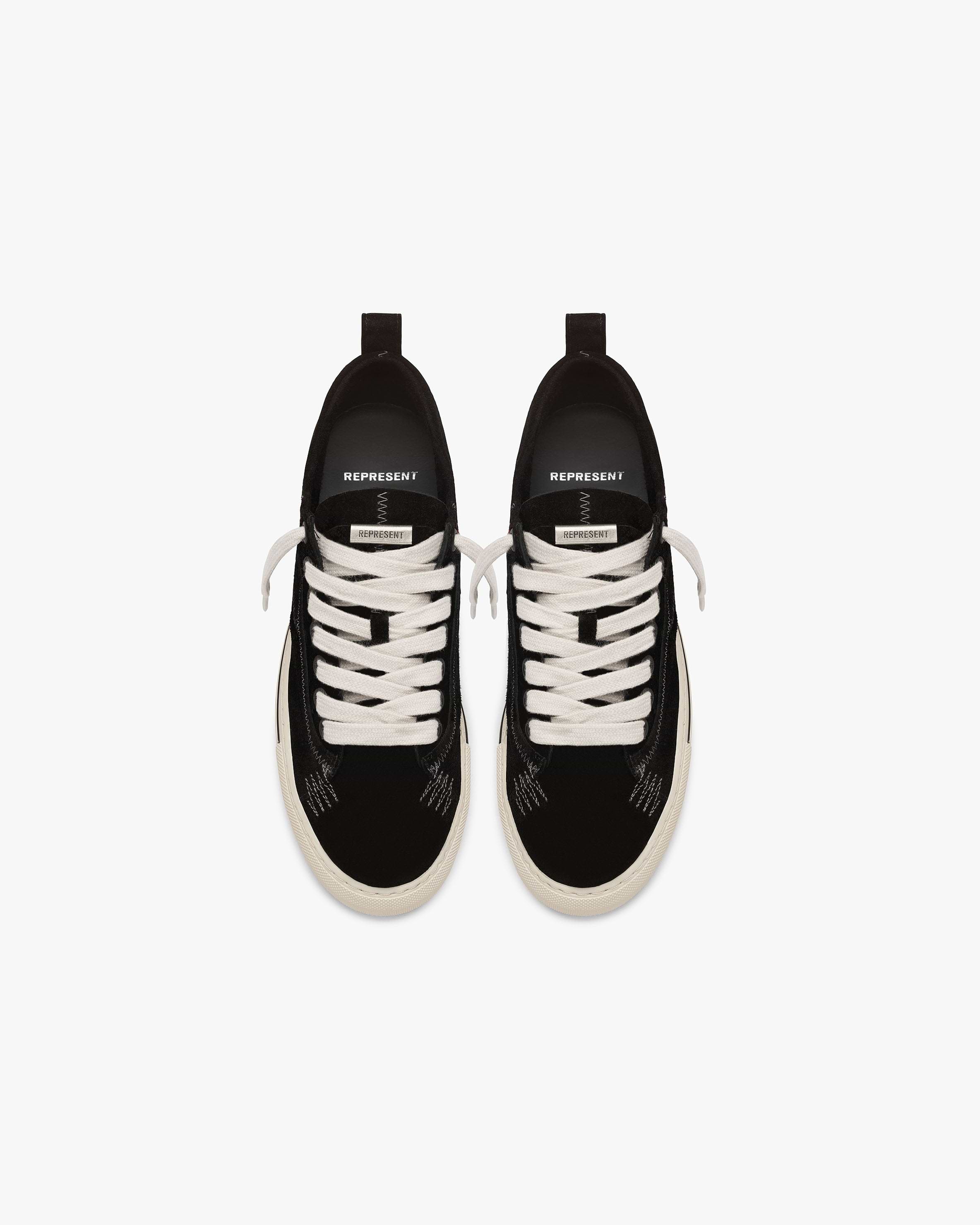 Low cut on sale shoe alpha