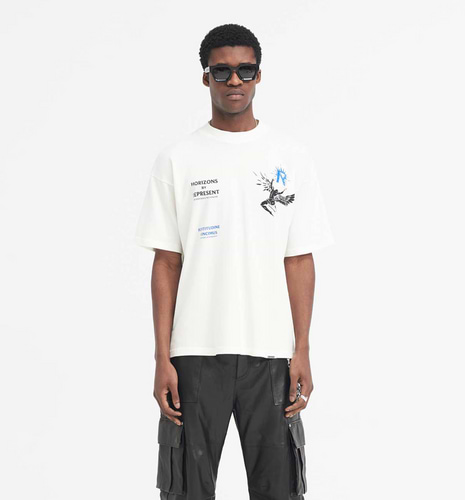 8 Ways To Wear Oversized T-Shirts