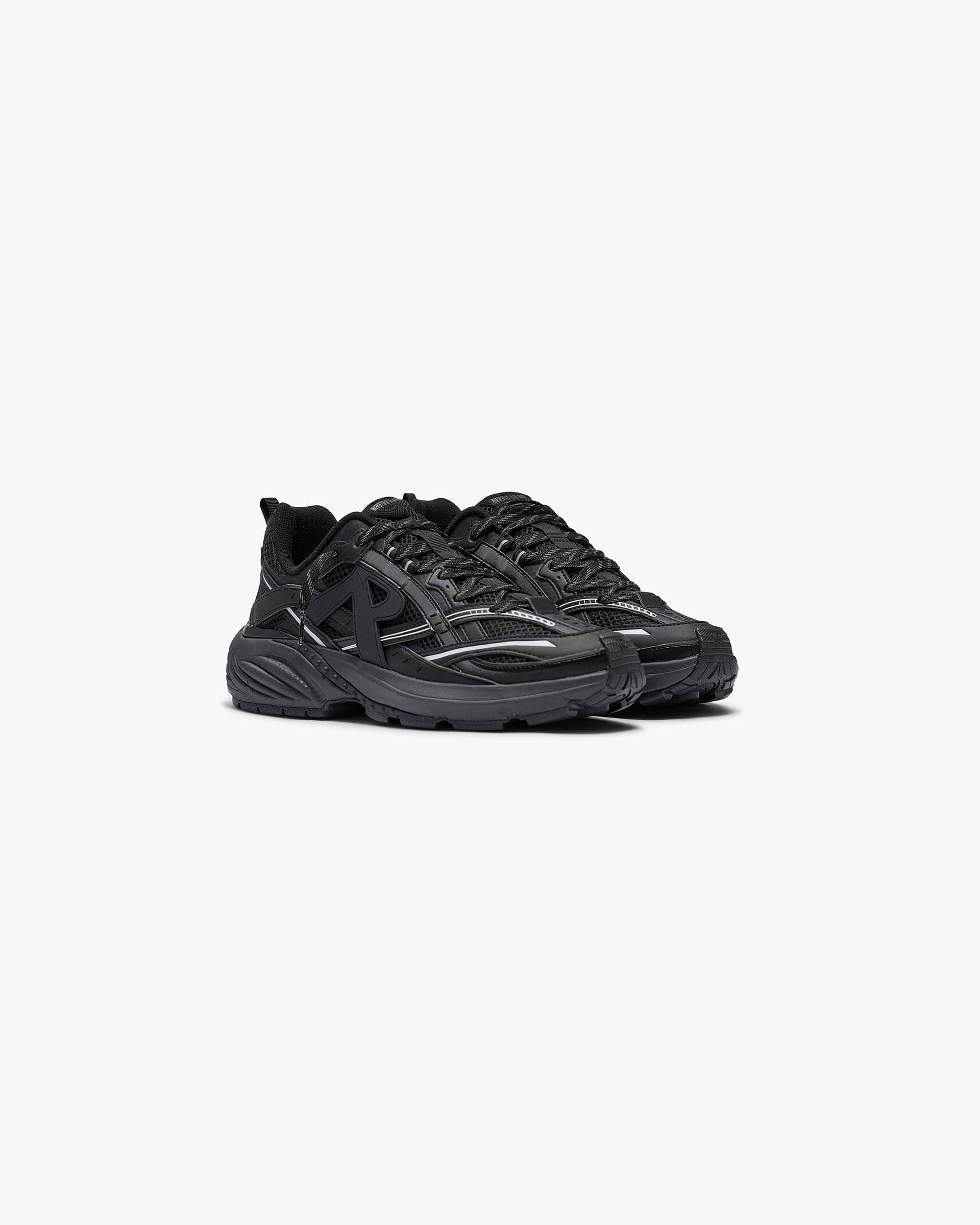 Storm_Runner_-_Triple_Black_02.jpg