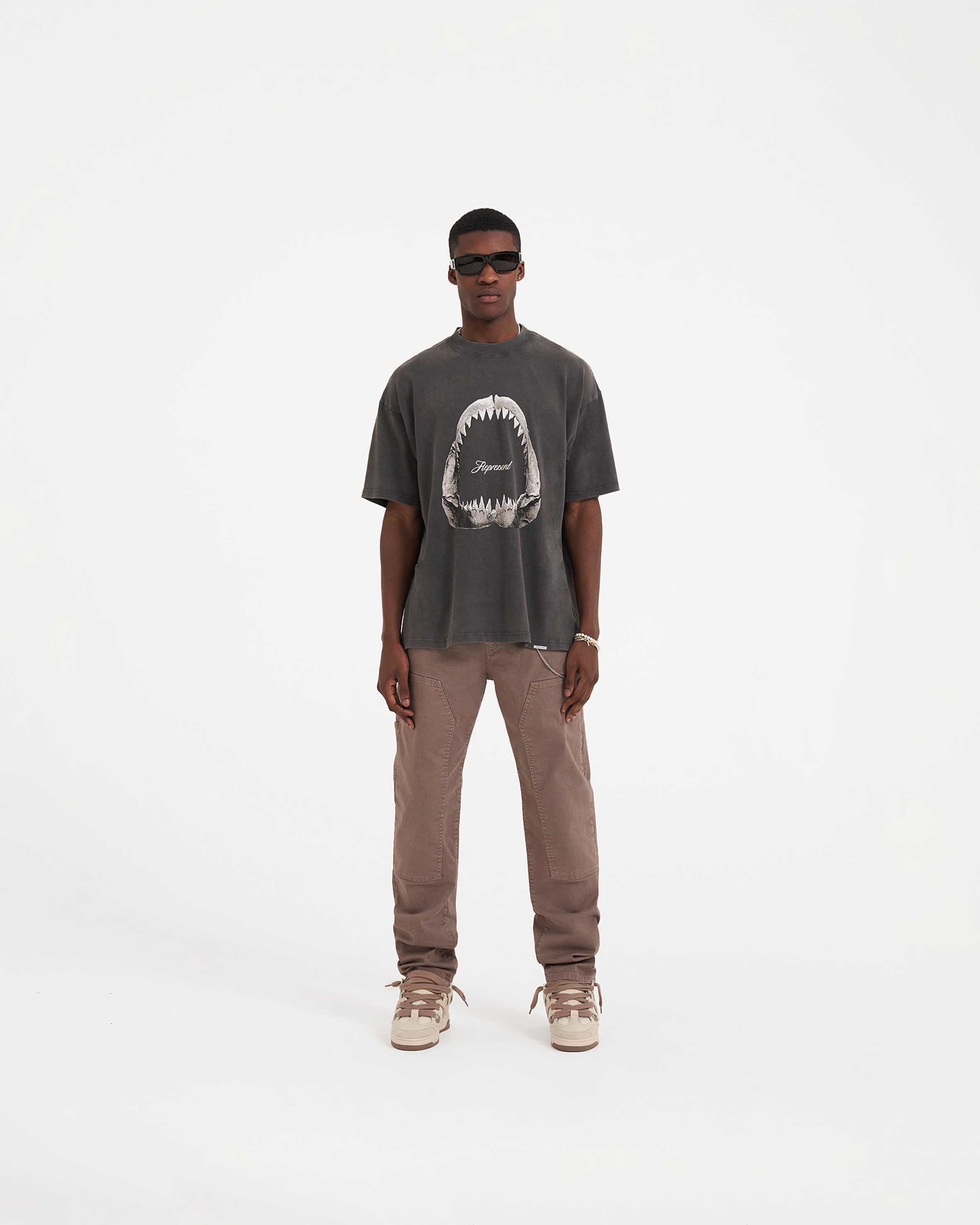 Man wearing a vintage grey t-shirt on a plain white background | Shark Jaws T-Shirt in Vintage Grey | Oversized graphic tee with ribbed crewneck | SS23 T-Shirts | Represent Clo